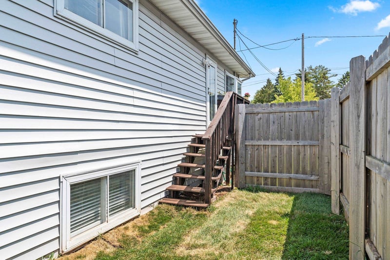 707 Sawyer St, Oshkosh, WI 54902