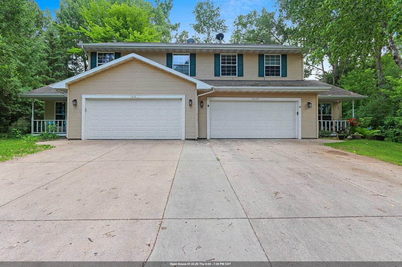 1637 Gabertfield Ct, Suamico, WI 54173