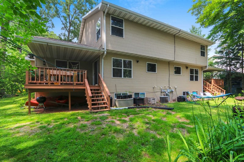 1637 Gabertfield Ct, Suamico, WI 54173