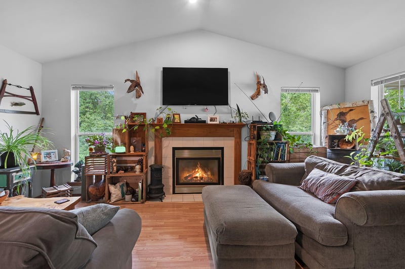 1637 Gabertfield Ct, Suamico, WI 54173