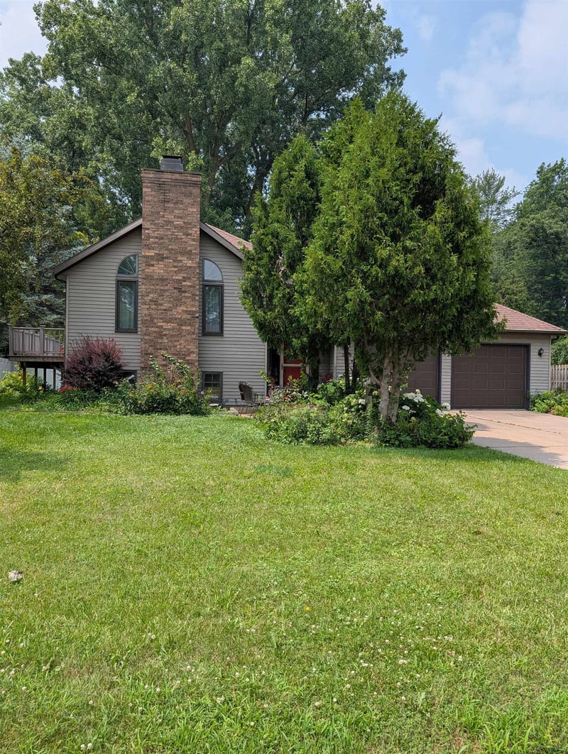2050 Hilltop Dr, Ashwaubenon, WI 54313-9320