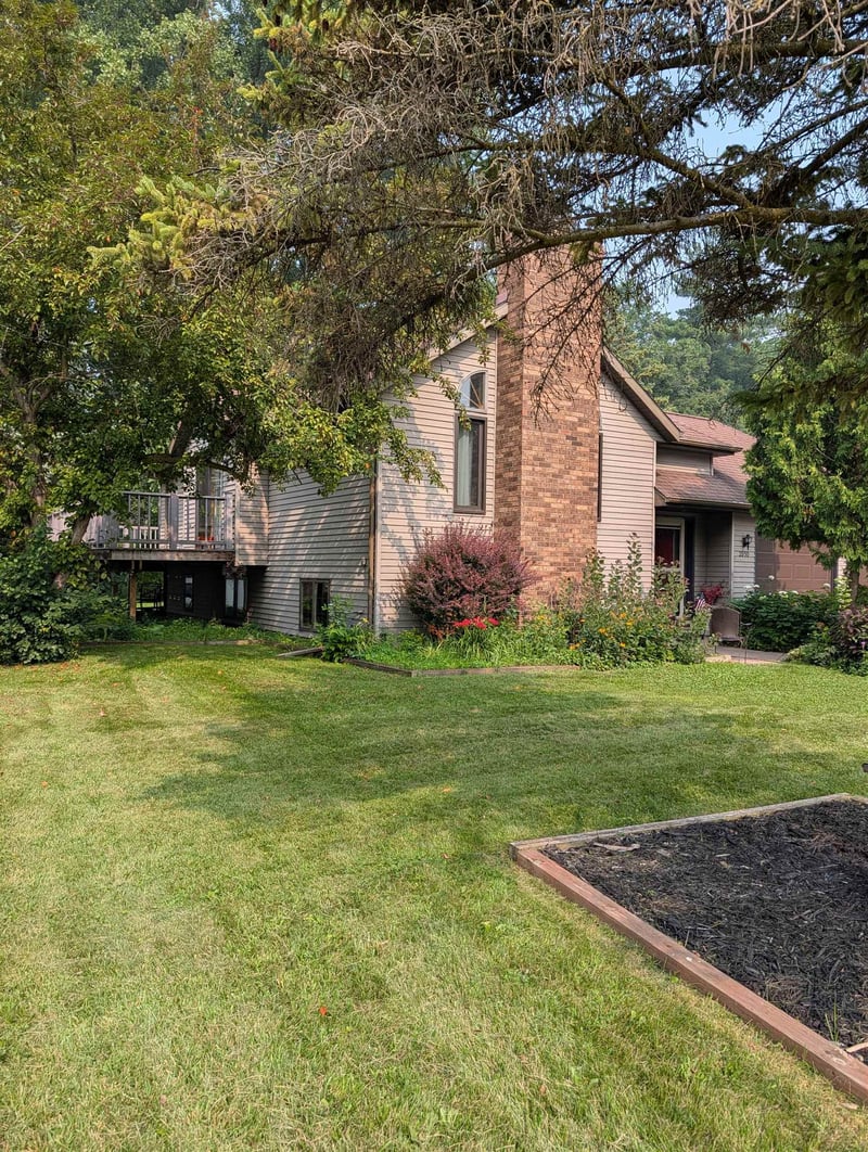 2050 Hilltop Dr, Ashwaubenon, WI 54313-9320
