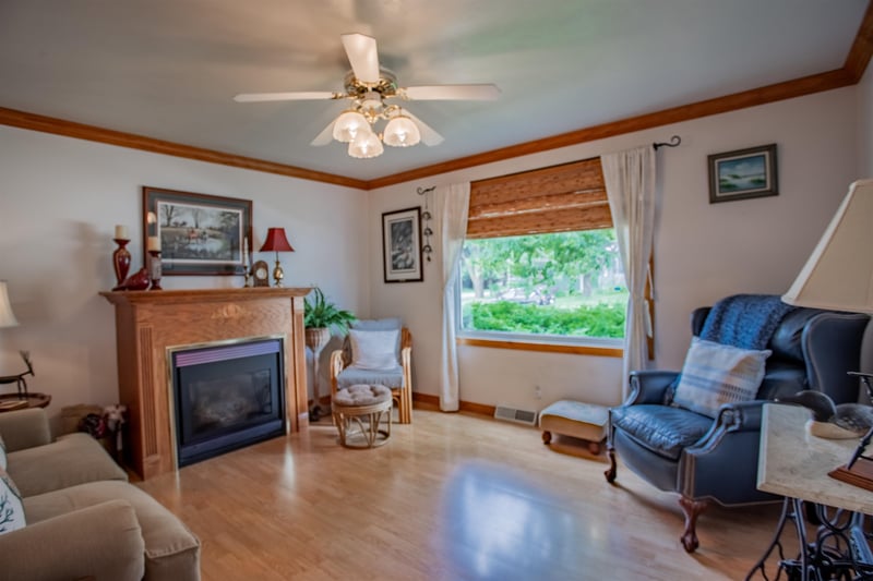 817 Dove St, Oshkosh, WI 54901