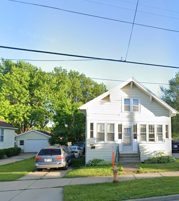 631 11th Ave, Oshkosh, WI 54902-6309