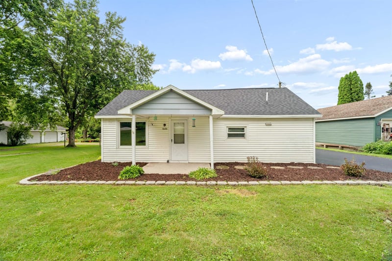 4533 Grandview Rd, Larsen, WI 54947