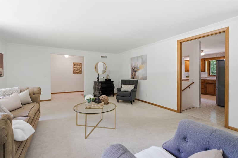 2581 White Pine Rd, Suamico, WI 54313