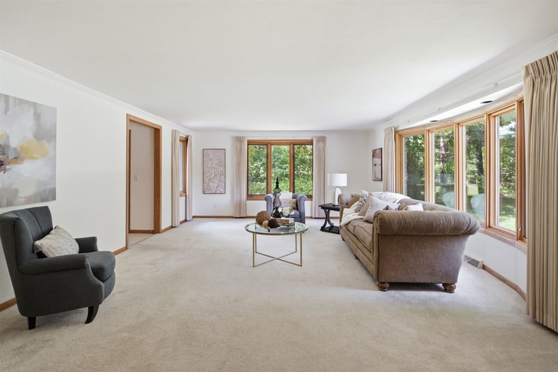 2581 White Pine Rd, Suamico, WI 54313
