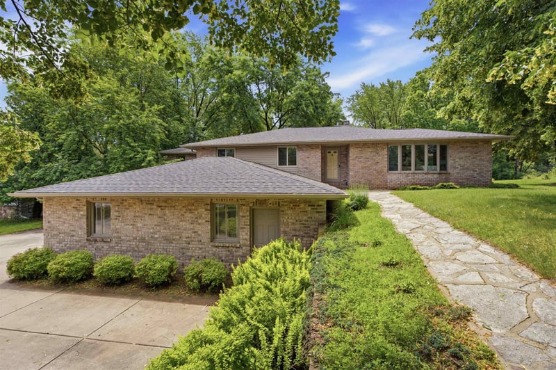 2581 White Pine Rd, Suamico, WI 54313