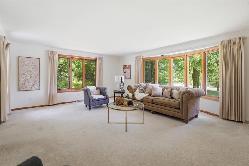 2581 White Pine Rd, Suamico, WI 54313