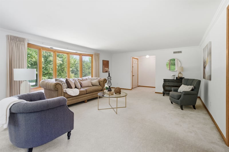 2581 White Pine Rd, Suamico, WI 54313