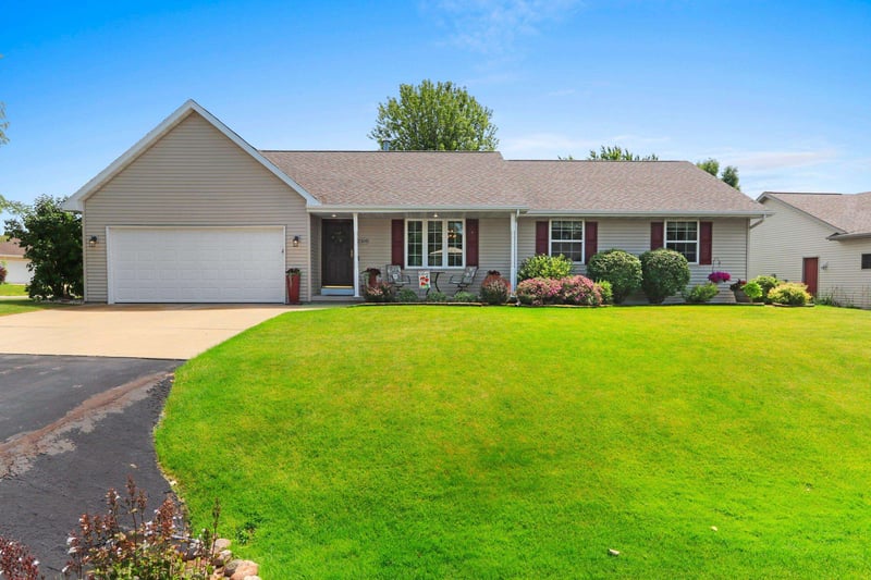 W2309 Briarwood Dr, Appleton, WI 54915