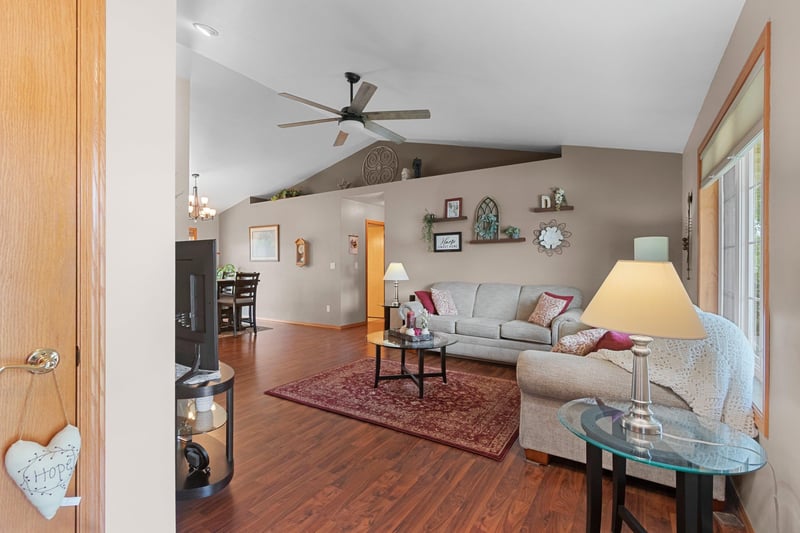 W2309 Briarwood Dr, Appleton, WI 54915