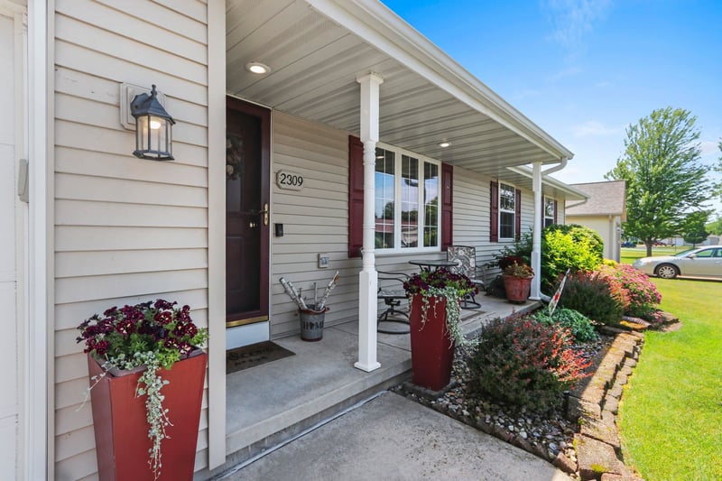 W2309 Briarwood Dr, Appleton, WI 54915