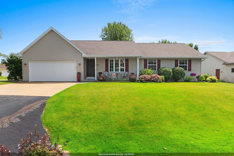 W2309 Briarwood Dr, Appleton, WI 54915