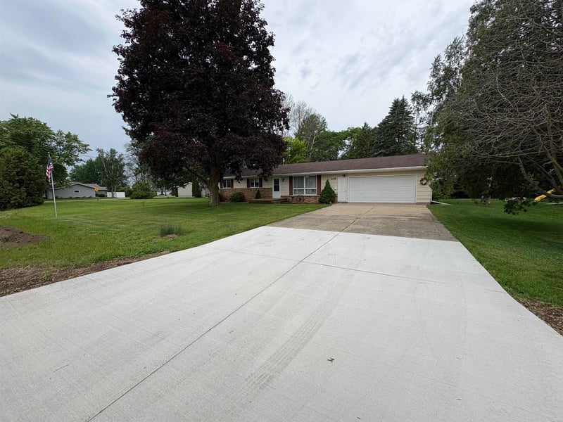 205 Meyer St, Cecil, WI 54111