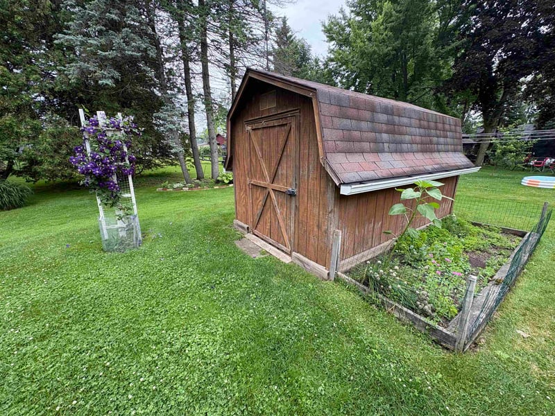205 Meyer St, Cecil, WI 54111