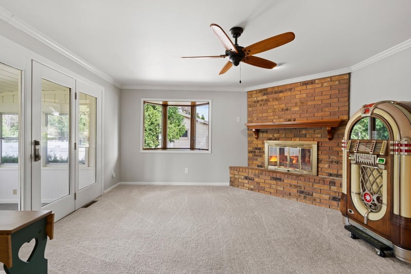 337 Brookridge St, Allouez, WI 54301