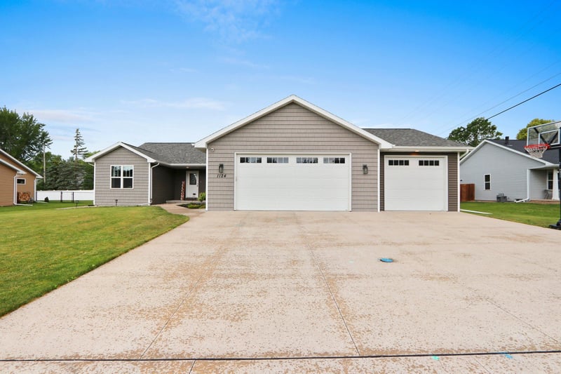 1124 Harold Dr, Menasha, WI 54952