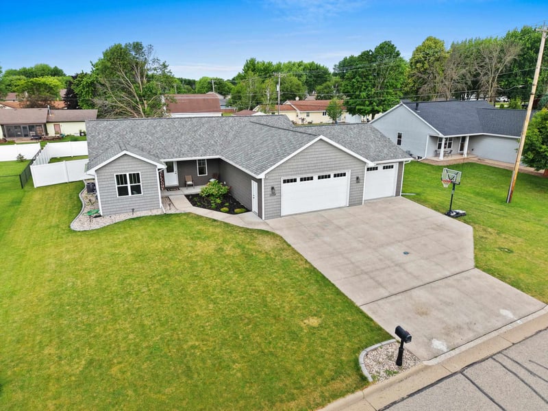 1124 Harold Dr, Menasha, WI 54952