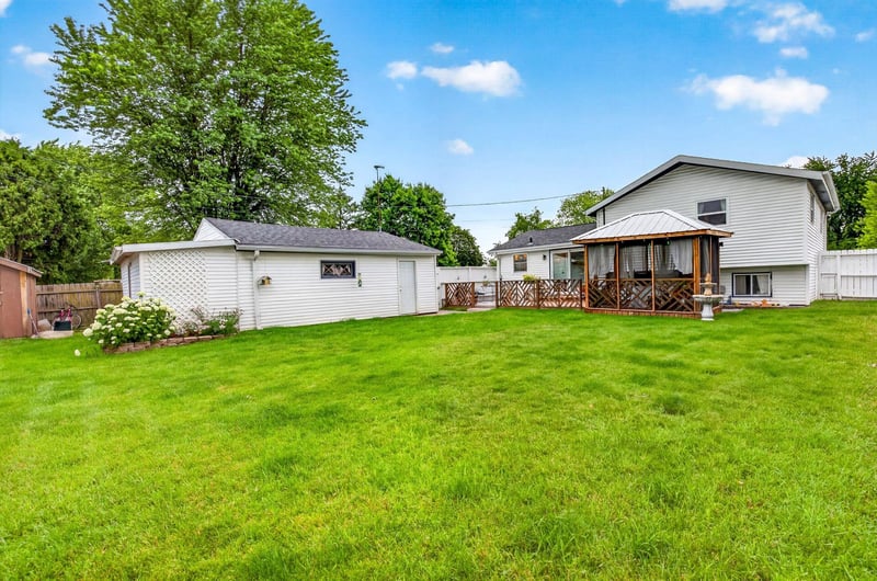 1164 Mayer St, Menasha, WI 54952