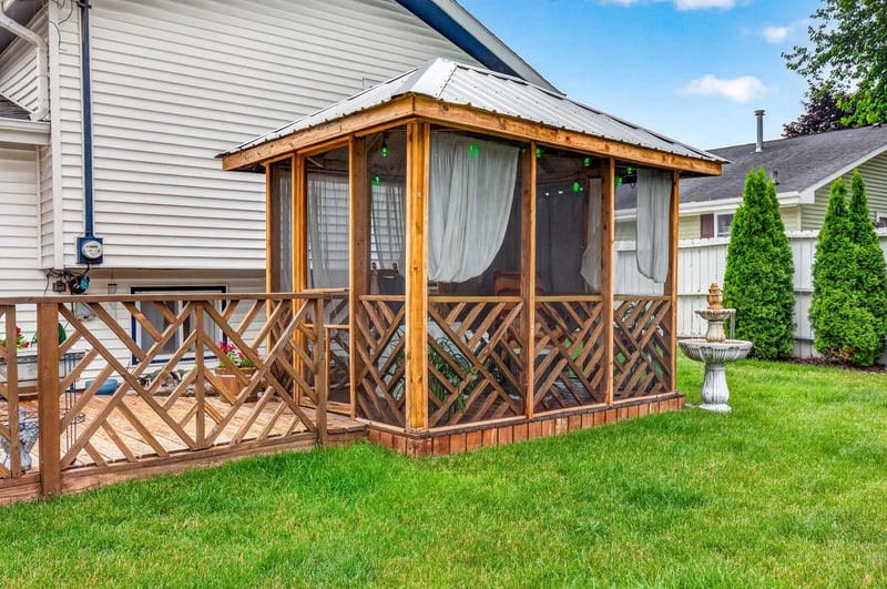 1164 Mayer St, Menasha, WI 54952