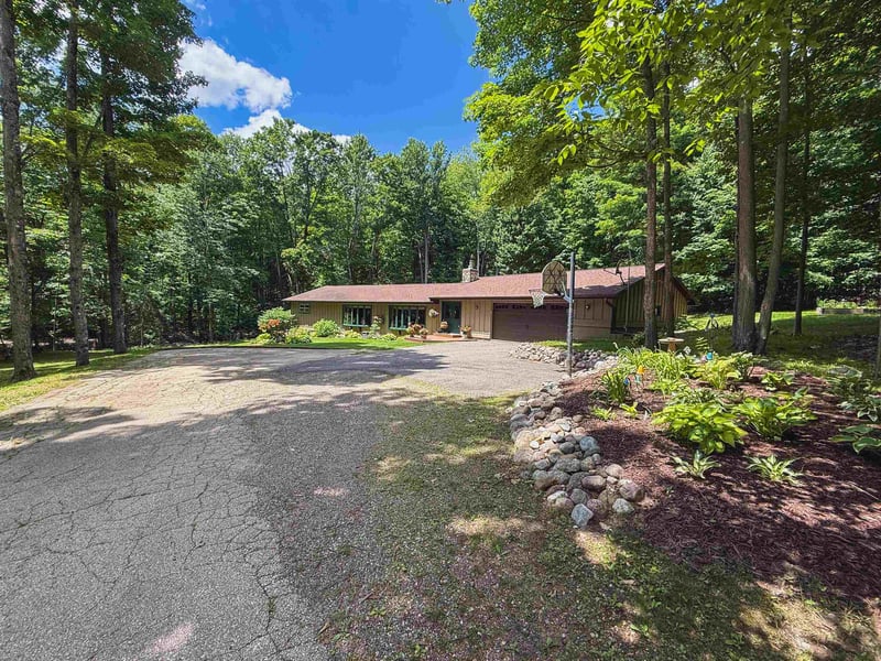 17091 Country Club Rd, Lakewood, WI 54138