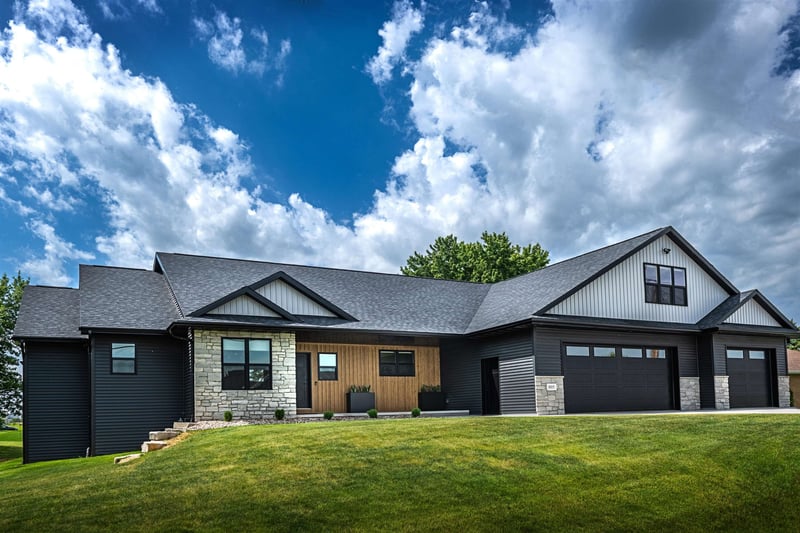 805 Evergreen Dr, Kaukauna, WI 54130