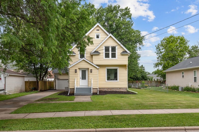 308 4th St, Neenah, WI 54956