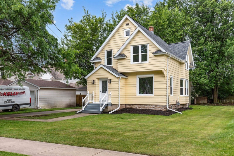 308 4th St, Neenah, WI 54956