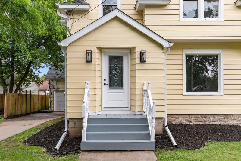 308 4th St, Neenah, WI 54956