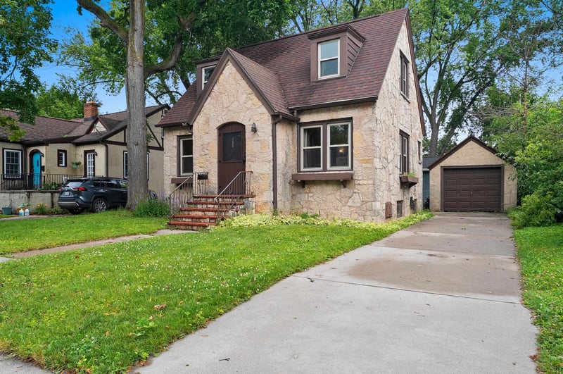 225 Gray St, Green Bay, WI 54303-3055
