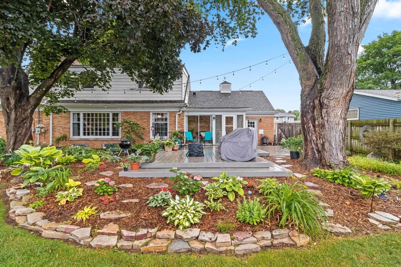1049 Kalfahs St, Neenah, WI 54956