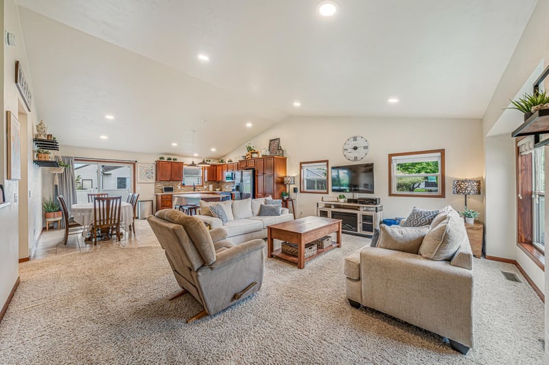 2315 Meadow Flower Ct, Neenah, WI 54956