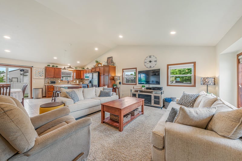 2315 Meadow Flower Ct, Neenah, WI 54956