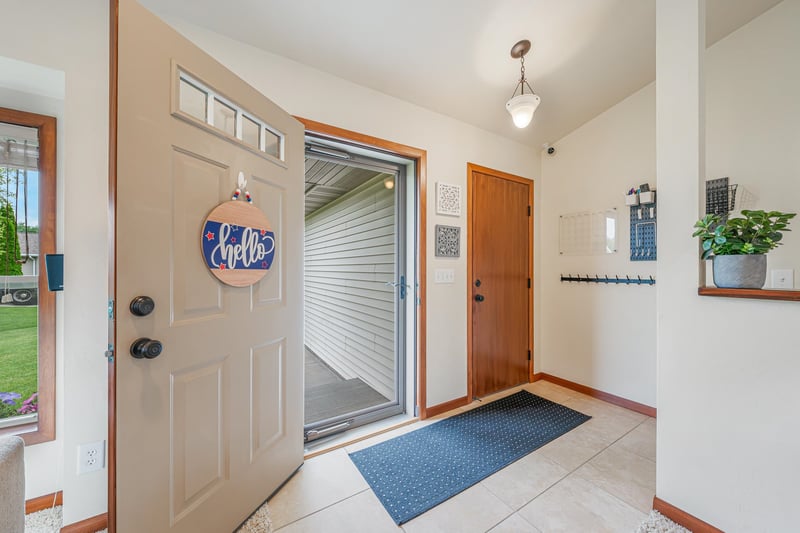 2315 Meadow Flower Ct, Neenah, WI 54956