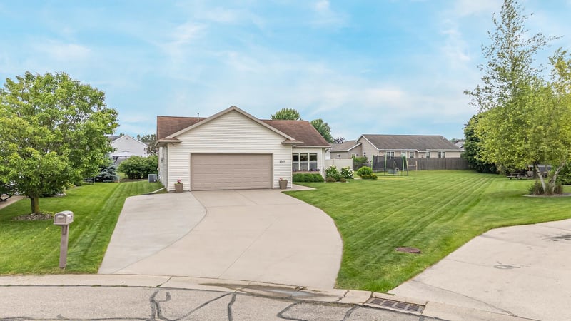 2315 Meadow Flower Ct, Neenah, WI 54956