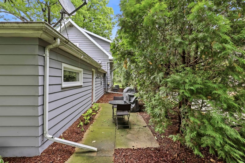 1115 Hewitt St, Neenah, WI 54956-2844