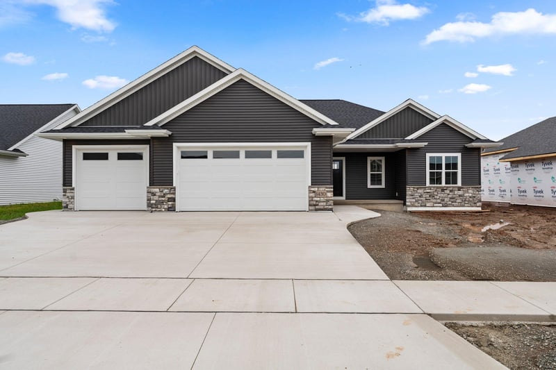 1430 Divinity Dr, De Pere, WI 54115