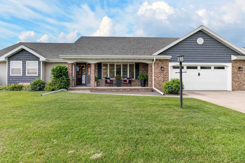W2593 Oakmeadow Ct, Appleton, WI 54915