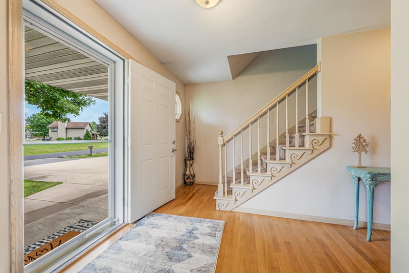 2767 Oakwood Cir, Oshkosh, WI 54904