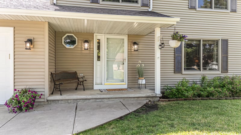 2767 Oakwood Cir, Oshkosh, WI 54904