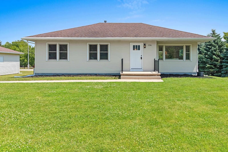 1734 Oakridge Pl, Neenah, WI 54956