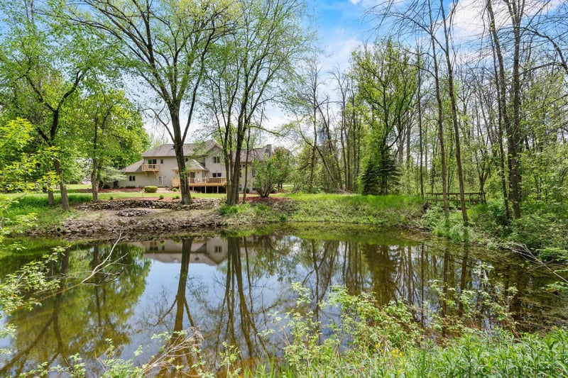 W8678 Hillview Rd, Hortonville, WI 54944