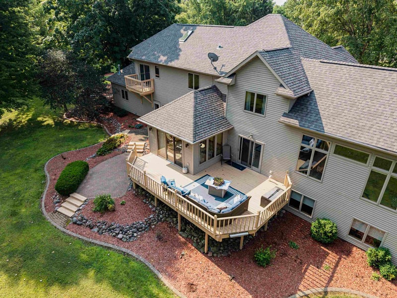 W8678 Hillview Rd, Hortonville, WI 54944