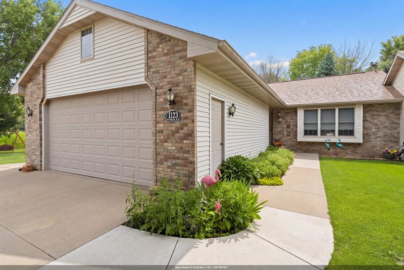 1123 Stillmeadow Ln, Menasha, WI 54952