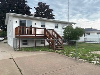1135 Greenfield Trl, Oshkosh, WI 54904-8033