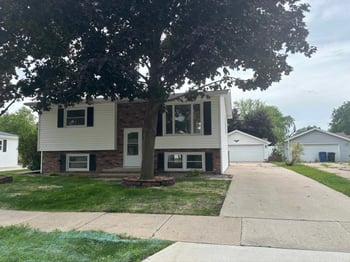 1135 Greenfield Trl, Oshkosh, WI 54904-8033