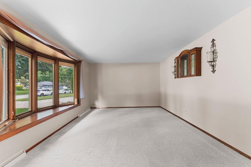 2536 Delwood Dr, Green Bay, WI 54302