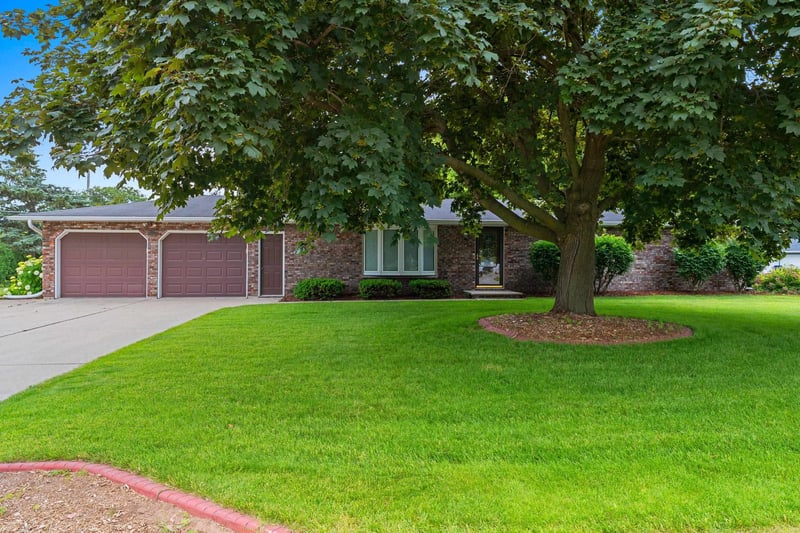 2536 Delwood Dr, Green Bay, WI 54302