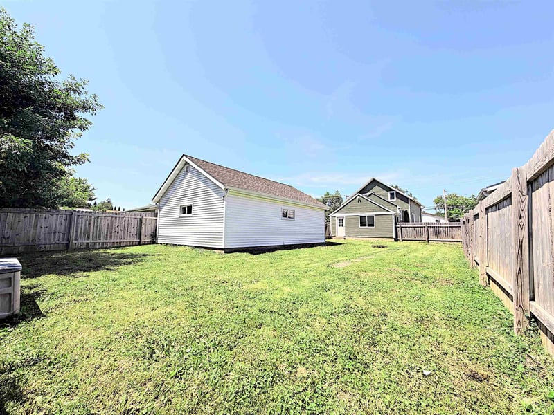 417 17th Ave, Oshkosh, WI 54902